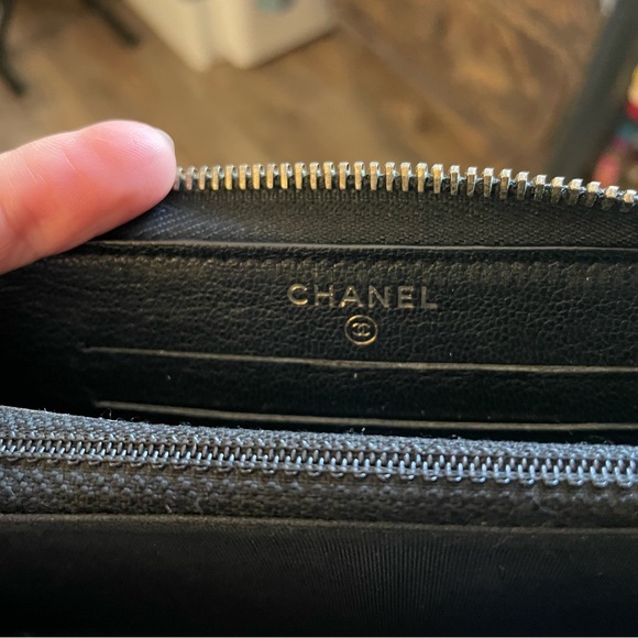 Chanel zipped small wallet - Picture 2 of 6
